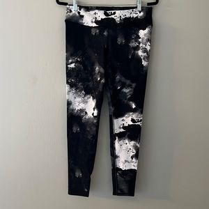 ALO Yoga Black & White Marble-Print Leggings